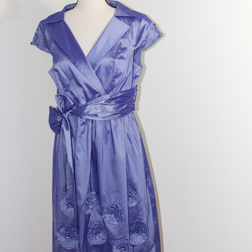 Adrianna Papell, Lavender Formal Cocktail dress with floral detailing..... - Picture 3 of 15